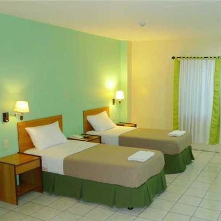 Sequoia Inn Davao Luaran gambar